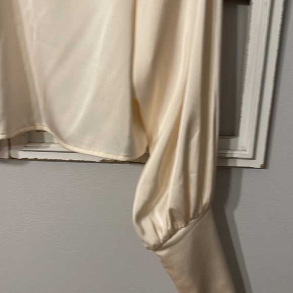 SHEIN SATIN TOP - Picture 5 of 10